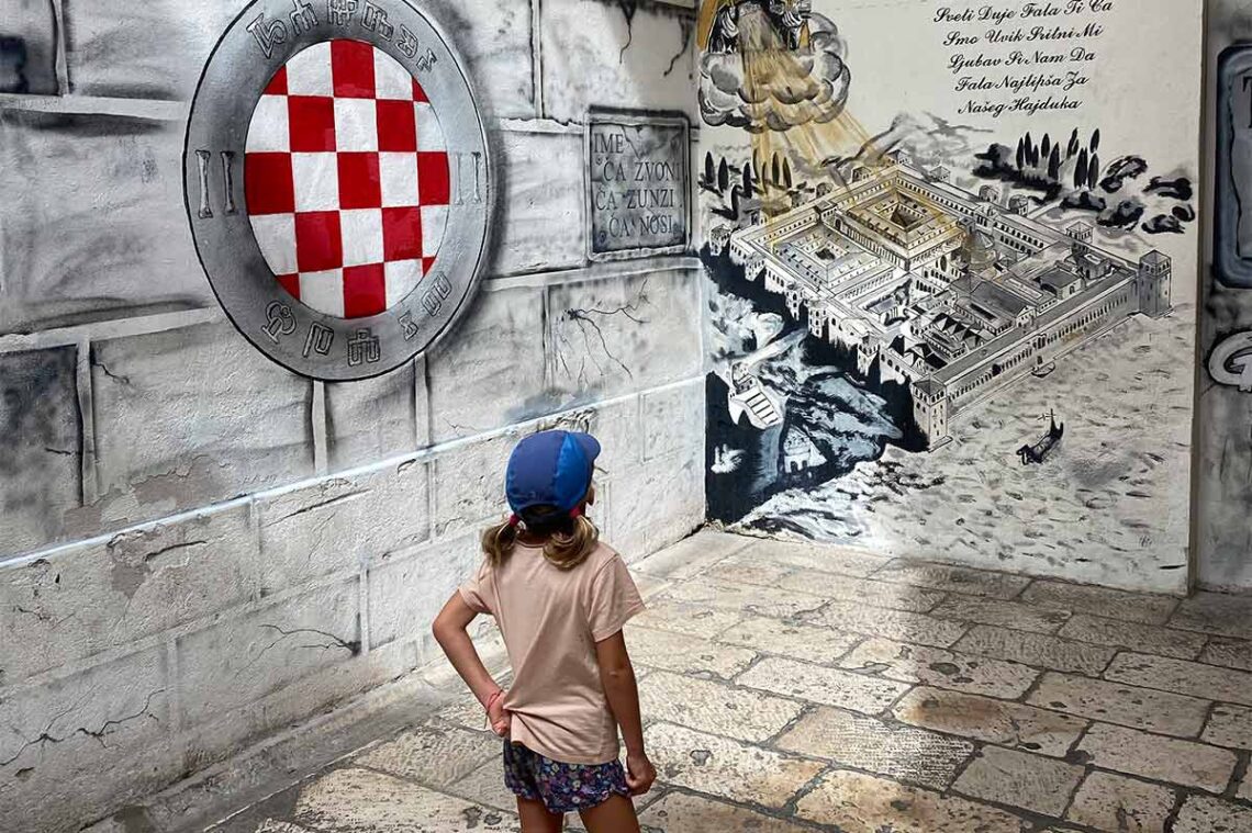 Hajduk Split Logo Low Top Shoes - Shop trending fashion in USA and EU